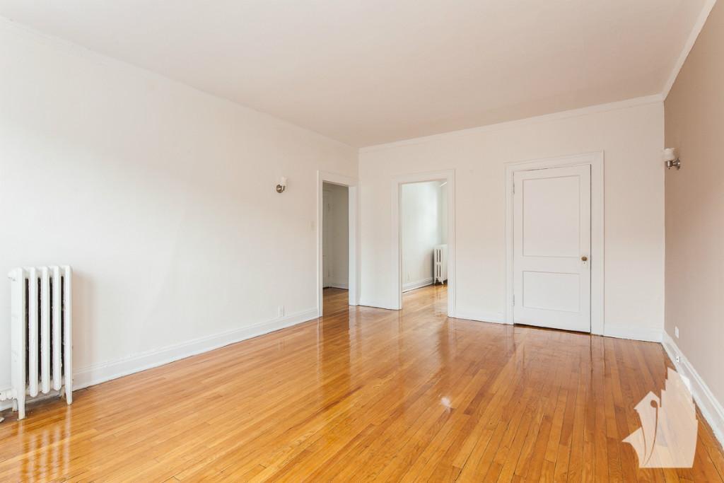 631 W Addison St, Unit 9 in Chicago, IL - Building Photo