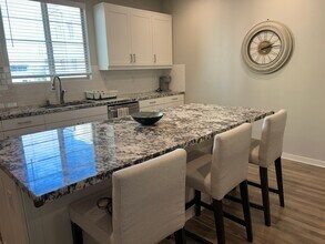 212 Paramount in Irvine, CA - Building Photo - Building Photo