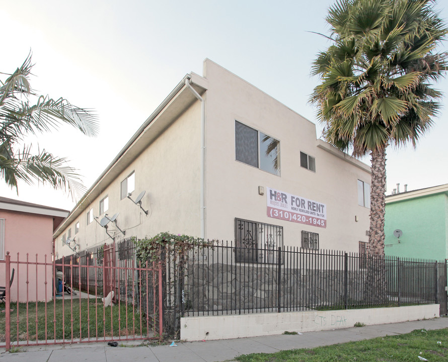 11205 S Broadway in Los Angeles, CA - Building Photo