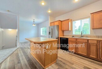 1256 Ash Ave in Marysville, WA - Foto de edificio - Building Photo