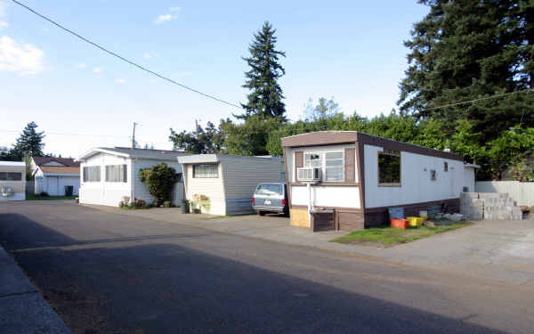 Rockwood Mobile Manor in Portland, OR - Building Photo