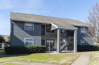 The Grove at Southwood in College Station, TX - Building Photo - Building Photo