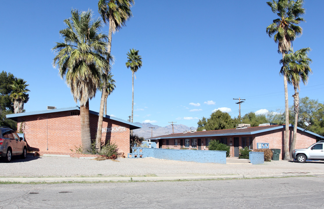 Twin Palms in Tucson, AZ - Building Photo