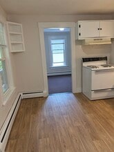 26 Front St, Unit Apartment #4 in Topsham, ME - Building Photo - Building Photo