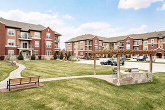 Van Buren Place in Sun Prairie, WI - Building Photo - Building Photo