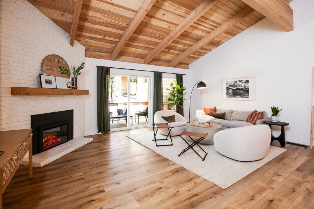 321 Ski Way in Incline Village, NV - Building Photo