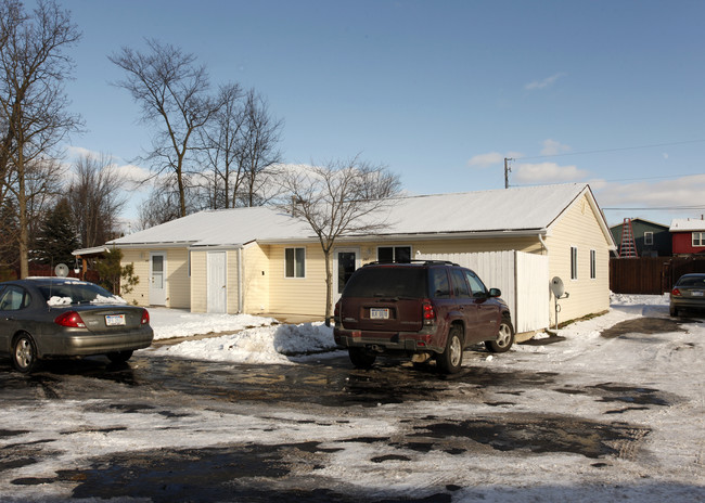 235-263 Clark St in Saline, MI - Foto de edificio - Building Photo