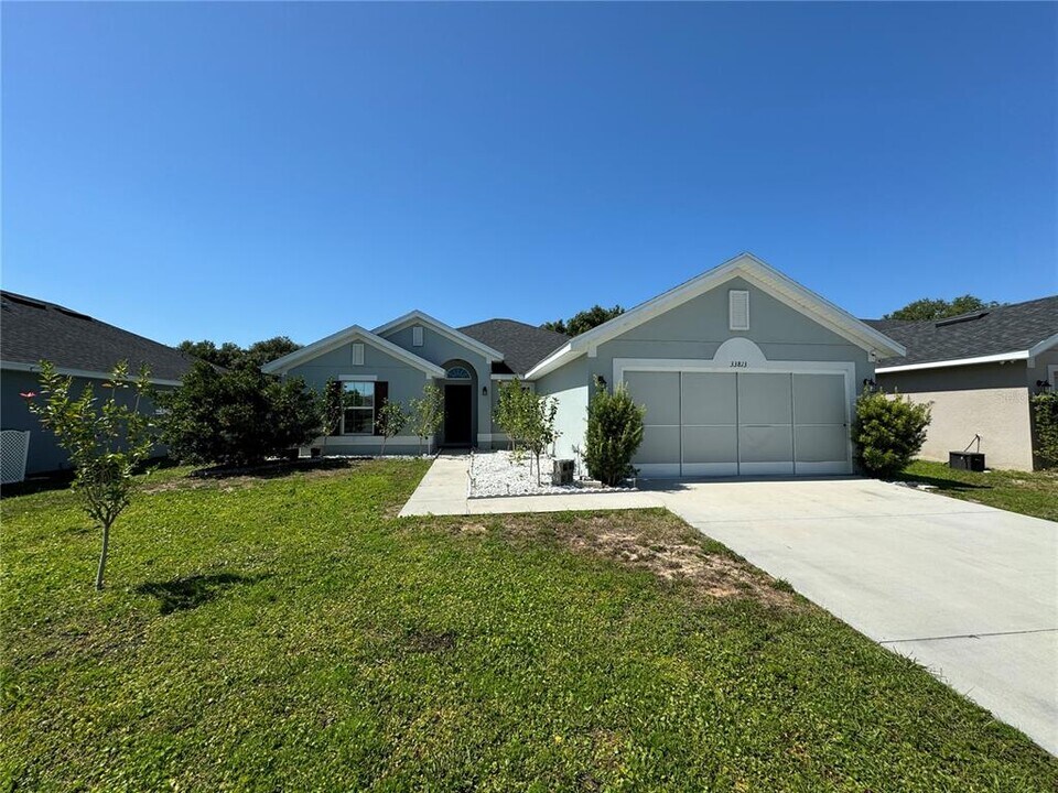 33813 Emerald Pond Loop in Leesburg, FL - Building Photo