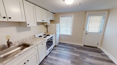 187 West St, Unit 14 in Hatfield, MA - Foto de edificio - Building Photo