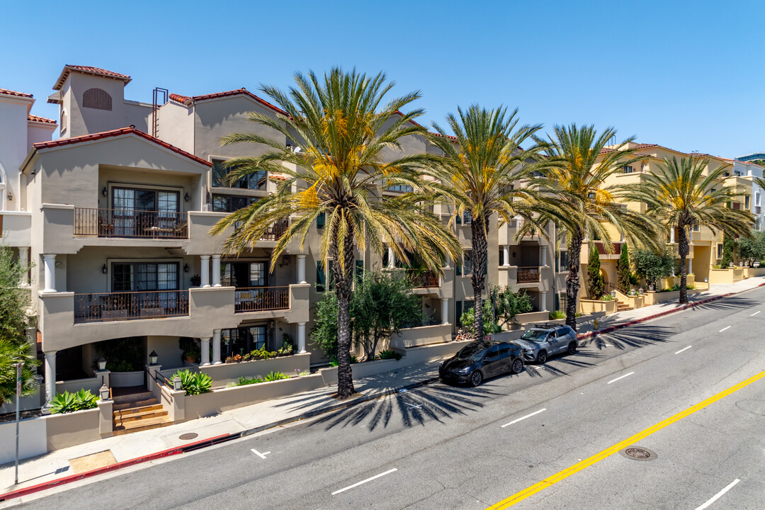 The Desmond Condominiums in West Hollywood, CA - Building Photo