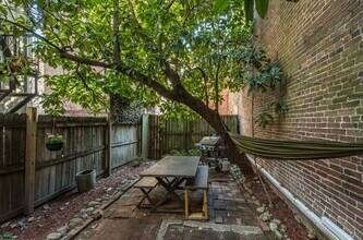 837 Park Ave, Unit B in Baltimore, MD - Foto de edificio - Building Photo