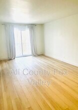 1930 Kenilworth Cir in Hoffman Estates, IL - Building Photo - Building Photo