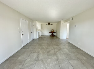 32502 Cathedral Canyon Dr, Unit 75 in Cathedral City, CA - Building Photo - Building Photo