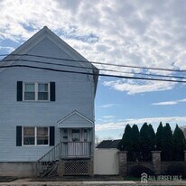 110 Oak Tree Ave in South Plainfield, NJ - Building Photo