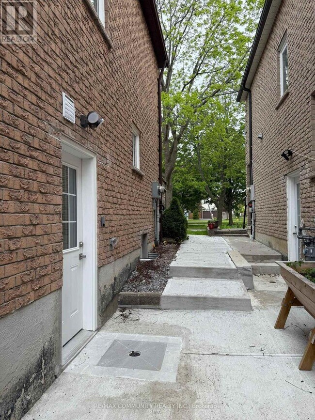 65 Hewitt Crescent in Ajax, ON - Building Photo - Building Photo