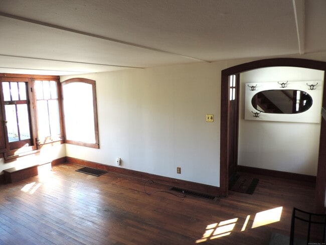 13 Reynolds Rd in Danbury, CT - Building Photo - Building Photo