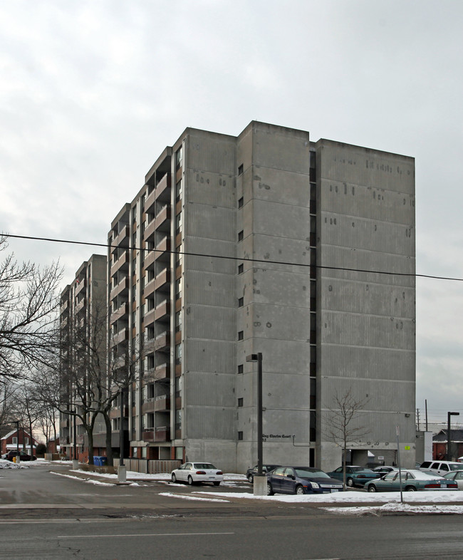 King Charles Court in Oshawa, ON - Building Photo - Building Photo