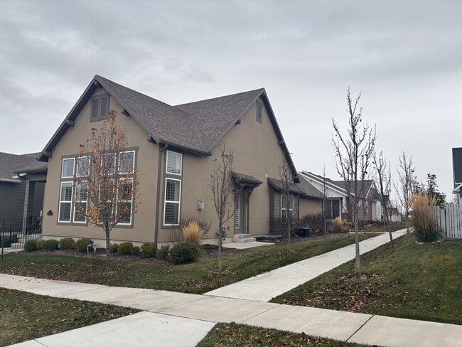 6153 W Poplar View Dr in South Jordan, UT - Building Photo - Building Photo