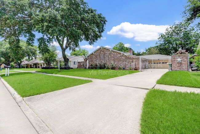 property at 10526 Huntington Way Dr