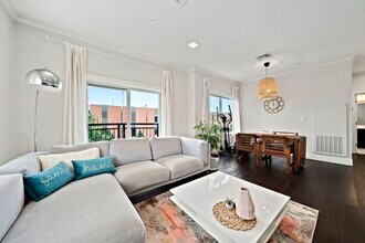 320 Maverick St in Boston, MA - Building Photo - Building Photo