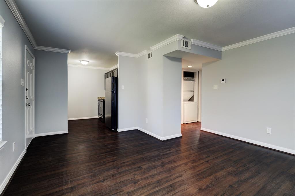 1600 W T C Jester Blvd in Houston, TX - Building Photo