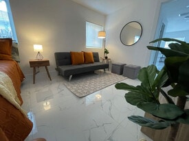 2802 SW 21st St in Miami, FL - Building Photo