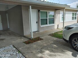 1304 Oakland Dr in Panama City, FL - Building Photo
