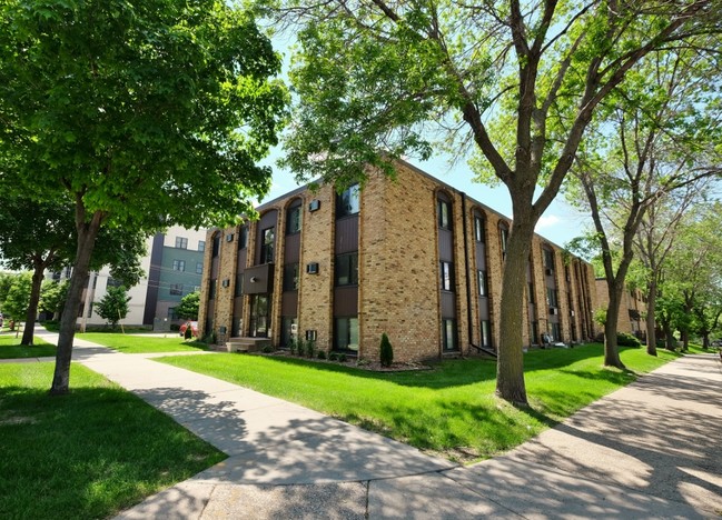 Como Avenue Apartments in Minneapolis, MN - Building Photo - Building Photo