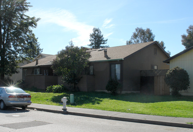 2515 Kenton Ct in Santa Rosa, CA - Building Photo - Building Photo