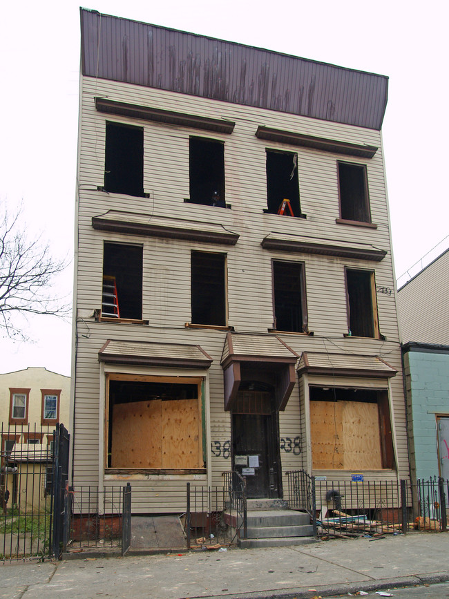 238 Troutman St in Brooklyn, NY - Building Photo - Building Photo