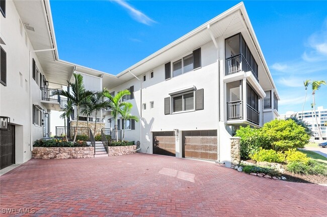 2211 Gulf Shore Blvd N in Naples, FL - Building Photo - Building Photo