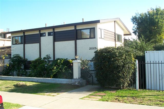 2015 Felspar St in Pacific Beach, CA - Foto de edificio