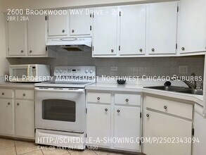 2600 Brookwood Way Dr-Unit -215 in Rolling Meadows, IL - Building Photo - Building Photo
