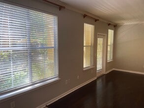 860 N Orange Ave, Unit 130 in Orlando, FL - Building Photo - Building Photo