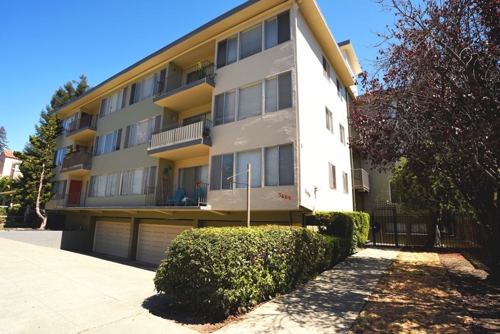 3600 Dimond Ave in Oakland, CA - Building Photo