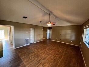 6010 Hoover St in Houston, TX - Building Photo - Building Photo