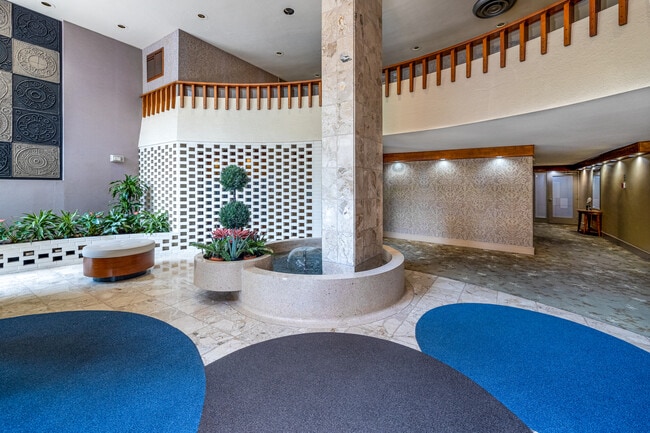 Four Thousand Yonge Street in Toronto, ON - Building Photo - Interior Photo