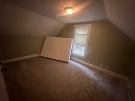 42 Newbury St, Unit 42 Newbury St #1 in Auburn, ME - Building Photo