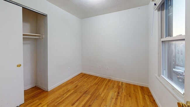 277 Paris St in Boston, MA - Building Photo - Building Photo