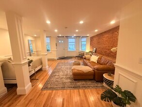 382 Riverway, Unit 382 Riverway in Boston, MA - Foto de edificio - Building Photo