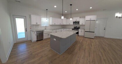 103 Rae Dr in Pikeville, NC - Building Photo - Building Photo