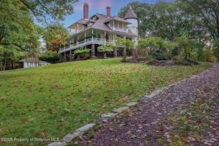 3360 Forest Rd in Mountain Top, PA - Building Photo