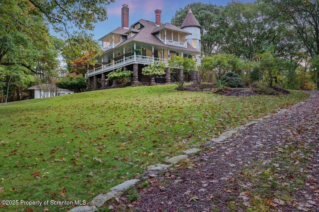 3360 Forest Rd in Mountain Top, PA - Building Photo