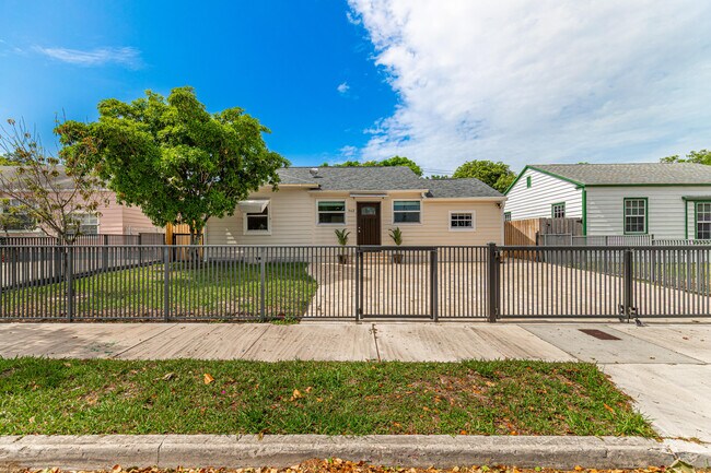 942 Sunset Rd in West Palm Beach, FL - Building Photo - Building Photo