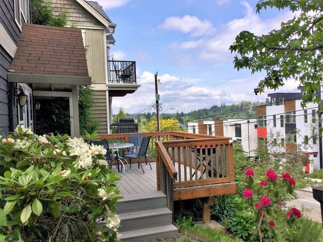 1707 27th Ave, Unit B in Seattle, WA - Building Photo - Building Photo