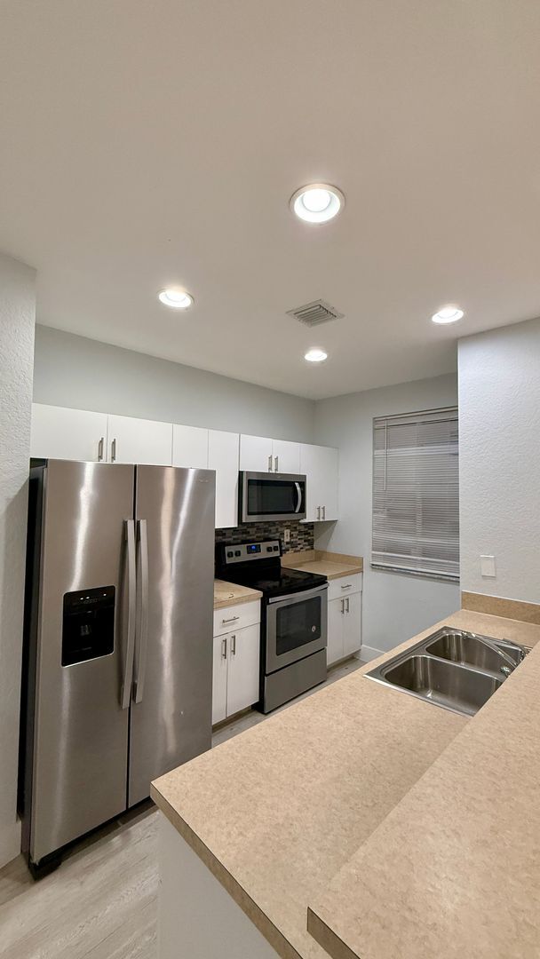 1976 SW 60th Terrace in North Lauderdale, FL - Building Photo - Building Photo