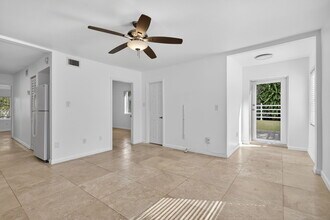 825 NE 120th St, Unit W in Biscayne Park, FL - Building Photo - Building Photo