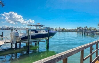 371 Bath Club Blvd N in North Redington Beach, FL - Building Photo - Building Photo