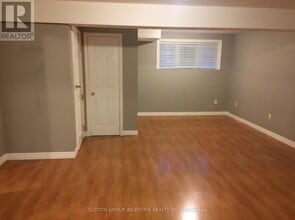 8 Heritage Ct in Barrie, ON - Building Photo - Building Photo