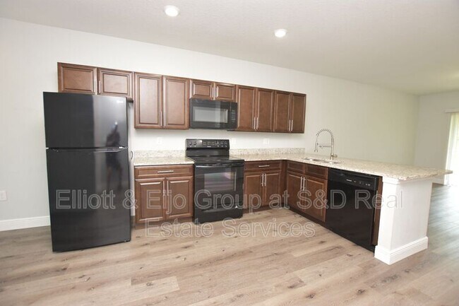 525 Albatross Dr in Poinciana, FL - Building Photo - Building Photo